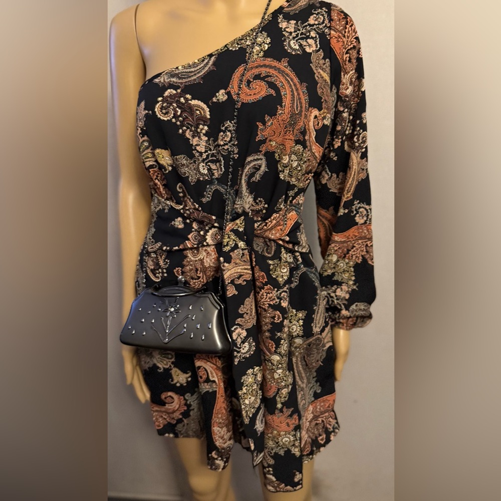 Lulus One-shoulder paisley print mini dress with a self-tie waist belt. Sz.M